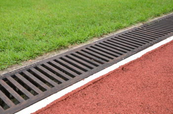 Drainage im Garten verlegen » Wann und was ist notwendig?