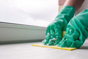 Innen und außen picobello – so pflegen Sie Ihre Fensterbänke