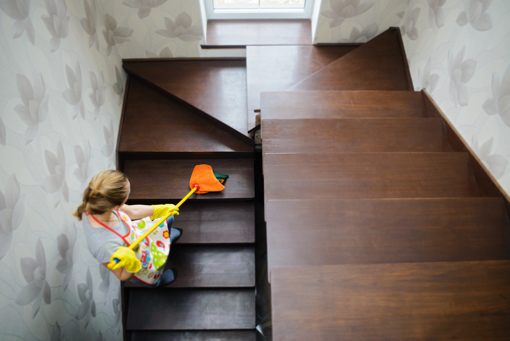 Pflege Reiniger für lackierte Treppen Holztreppen Massivholztreppen 