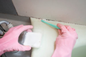 Silikon reinigen – so wird die Silikonfuge hygienisch sauber