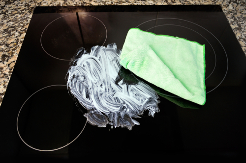 glaskeramikfeld-reinigen-hausmittel