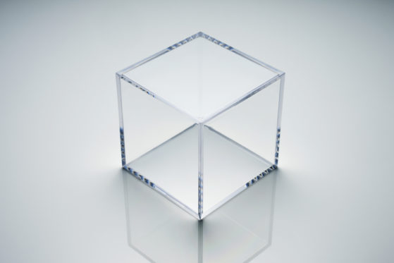 Acrylglas vs Glas Wie unterscheiden sich die beiden Materialien 