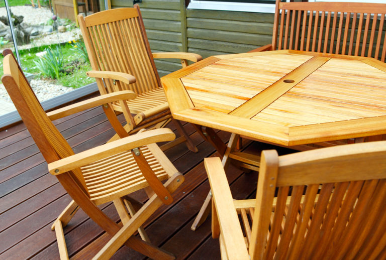 Welches Holz für das Gartenmöbel Akazienholz oder Eukalytusholz?