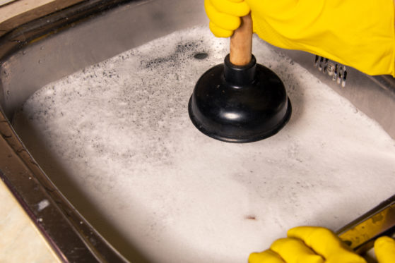 Spüle Läuft Nicht Ab Obwohl Rohre Frei Sind Wasser läuft nicht ab obwohl der Abfluss frei ist - Das können Sie tun