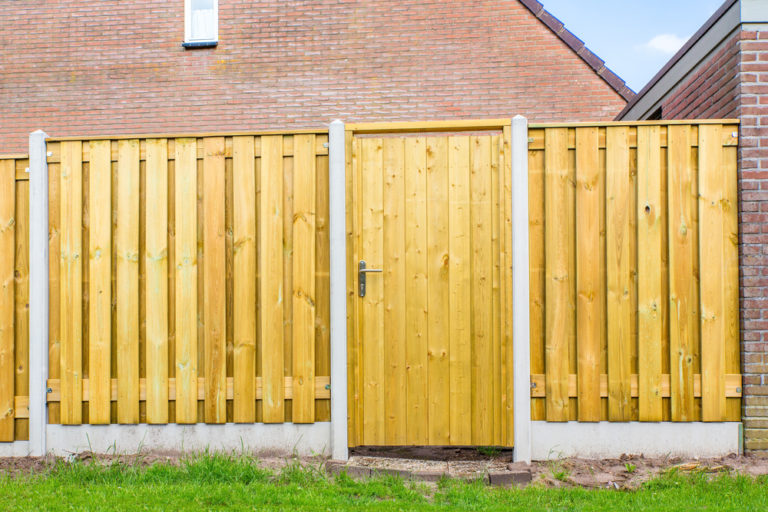 Holz an Beton befestigen » Praktische Methoden & Tipps