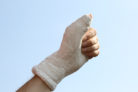 hand-aus-gips-giessen