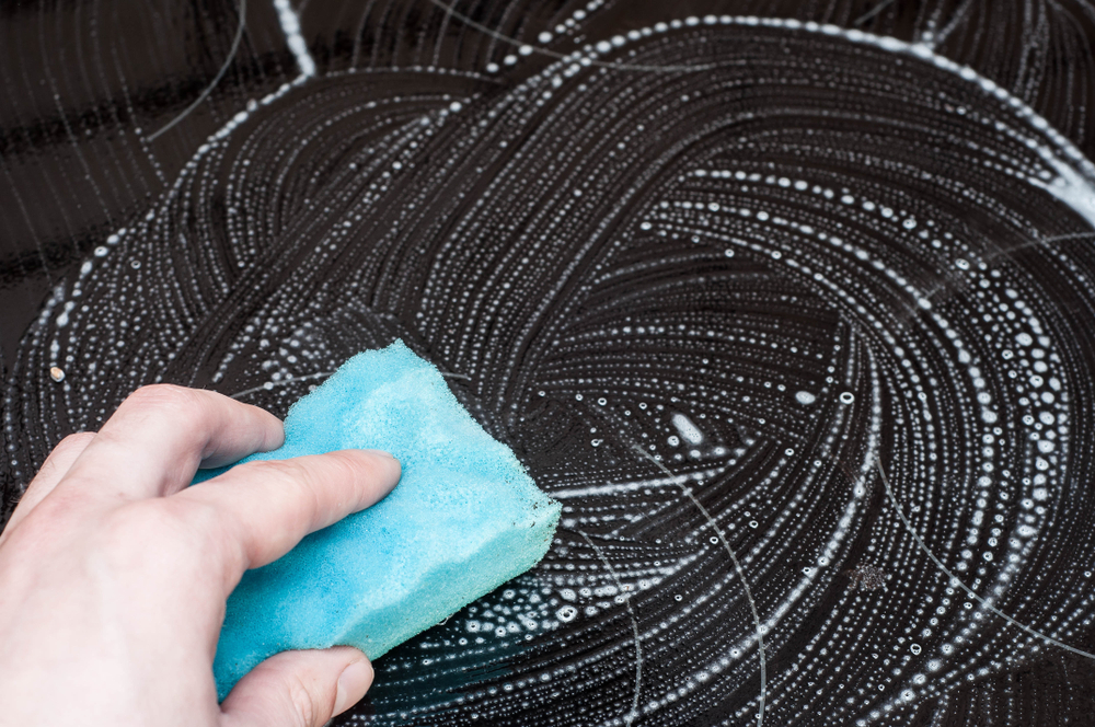 kratzer-aus-glaskeramikfeld-entfernen-so-geht-es