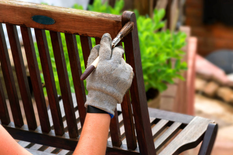 Teakholz Gartenmöbel Welche Pflege ist die richtige?