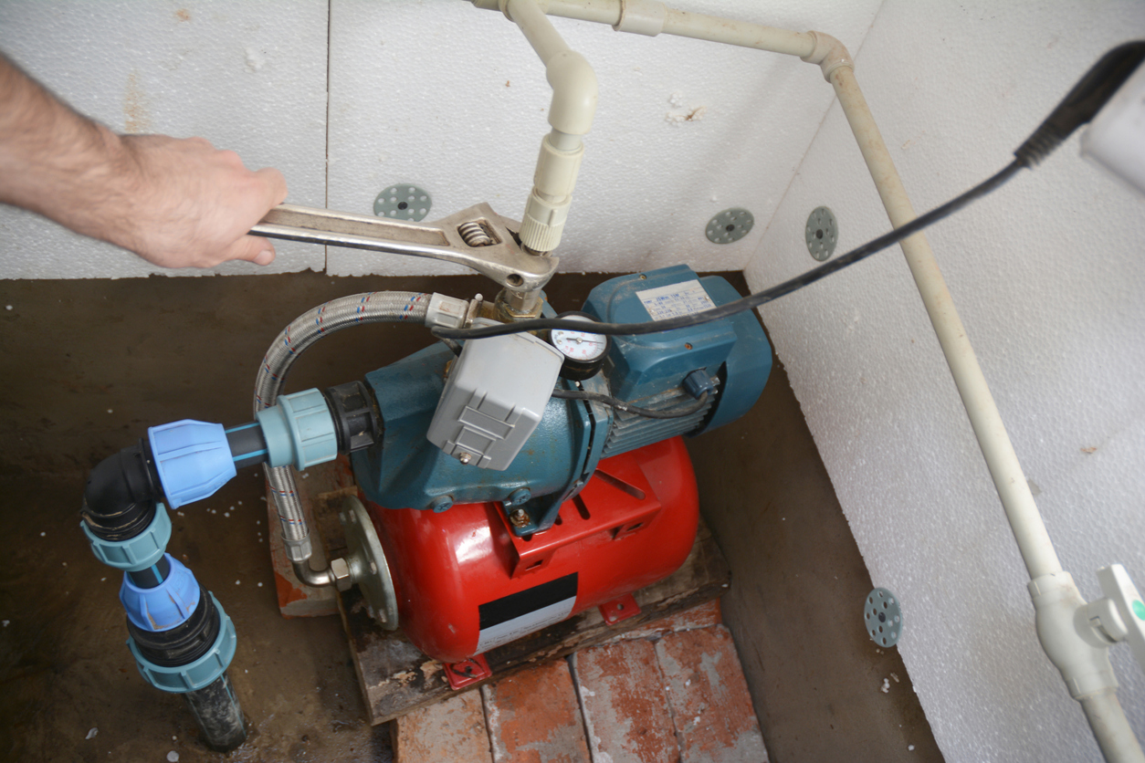Hauswasserwerk Geht Ständig An Und Aus Wasserhahn an der Waschmaschine wechseln - So einfach geht es