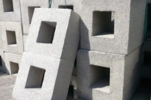 Stützmauer aus Betonsteinen So gelingt Ihnen der Aufbau